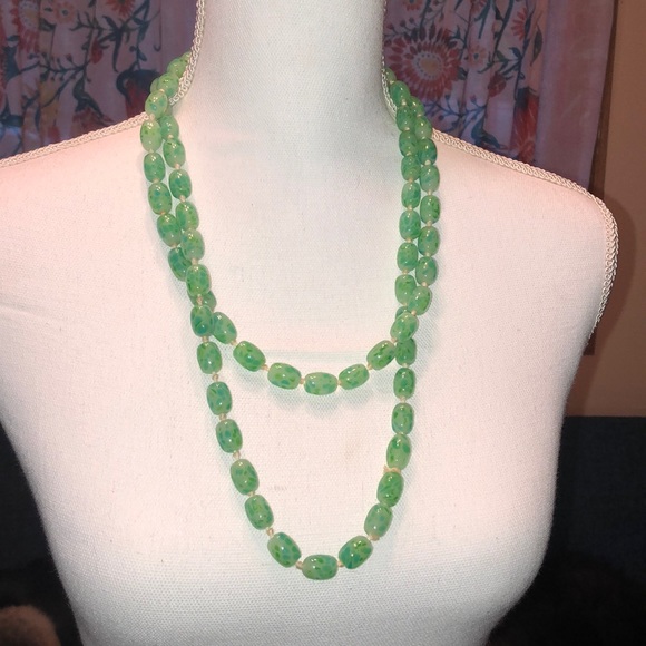 Jewelry - Elegant Green Beaded Necklace